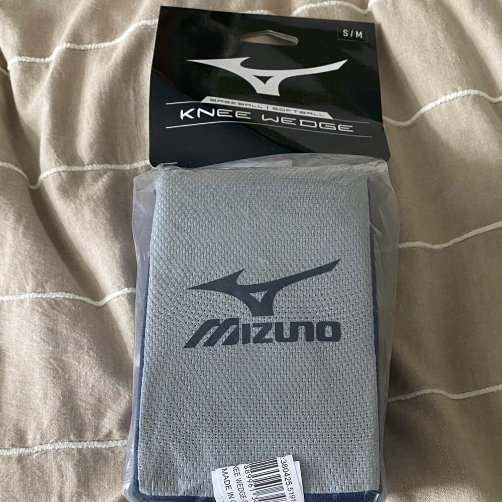 Mizuno baseball Silver Knee Support for catchers